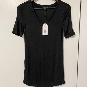 Universal Standard Foundation V Neck Tee 2XS (6-8)